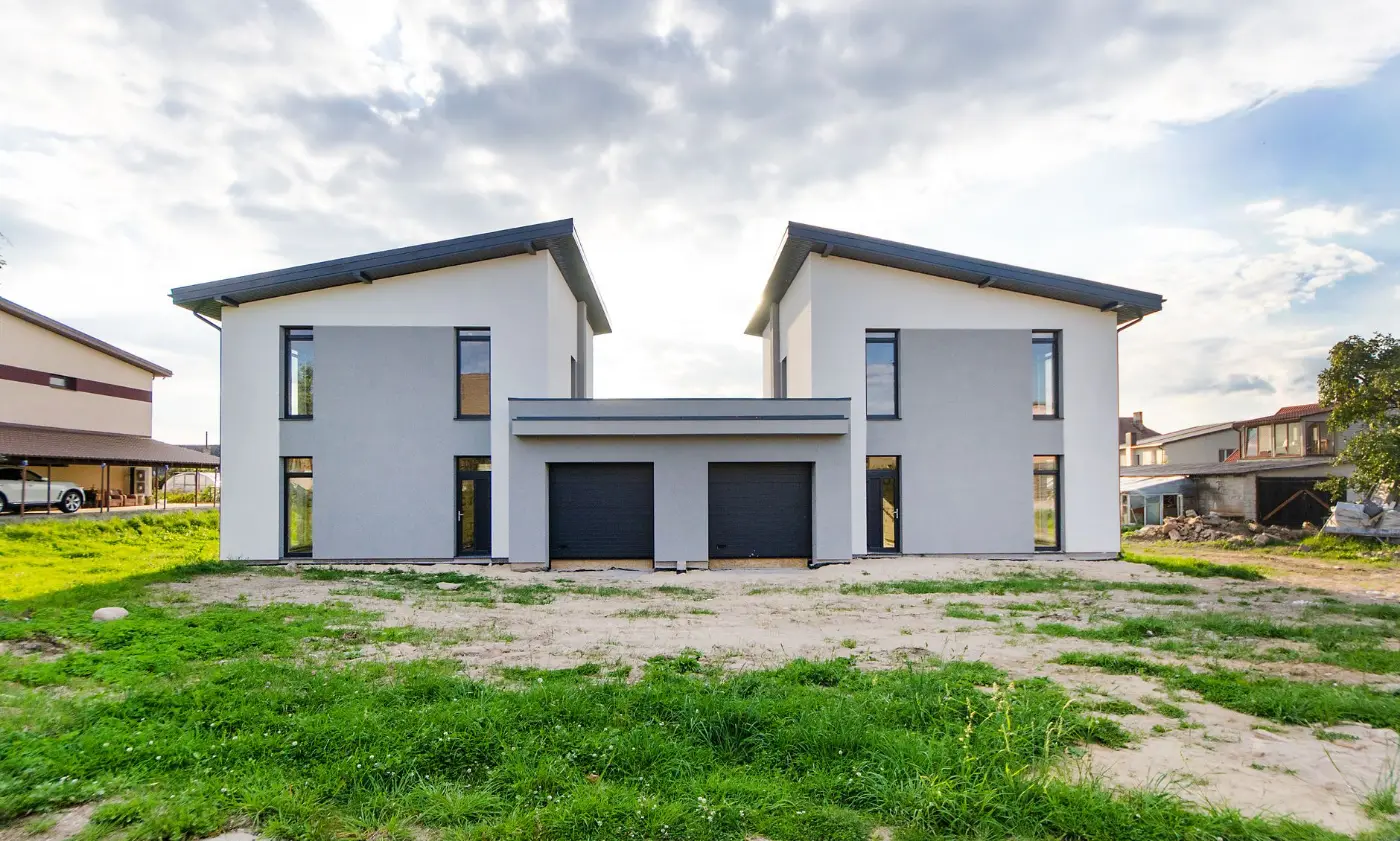 Neighboring modern homes in a suburban residential development